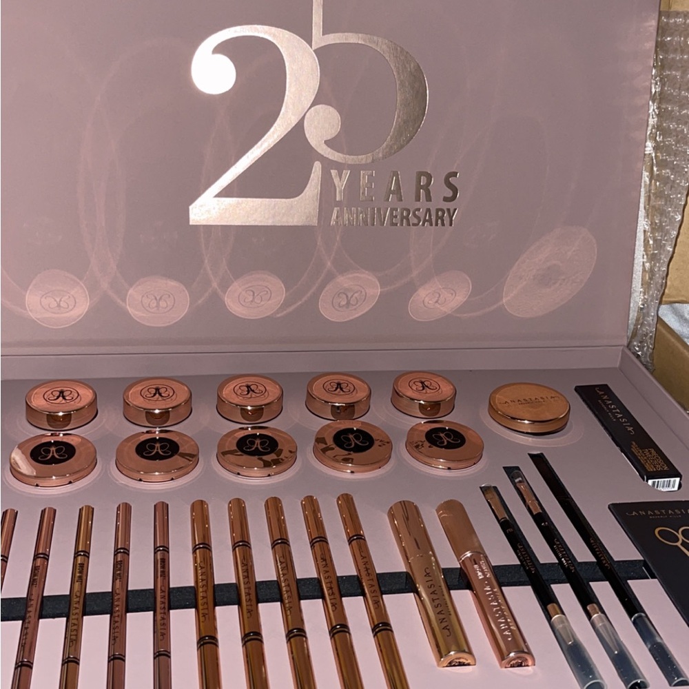 Anastasia Beverly Hills 25th Anniversary Makeup Set
